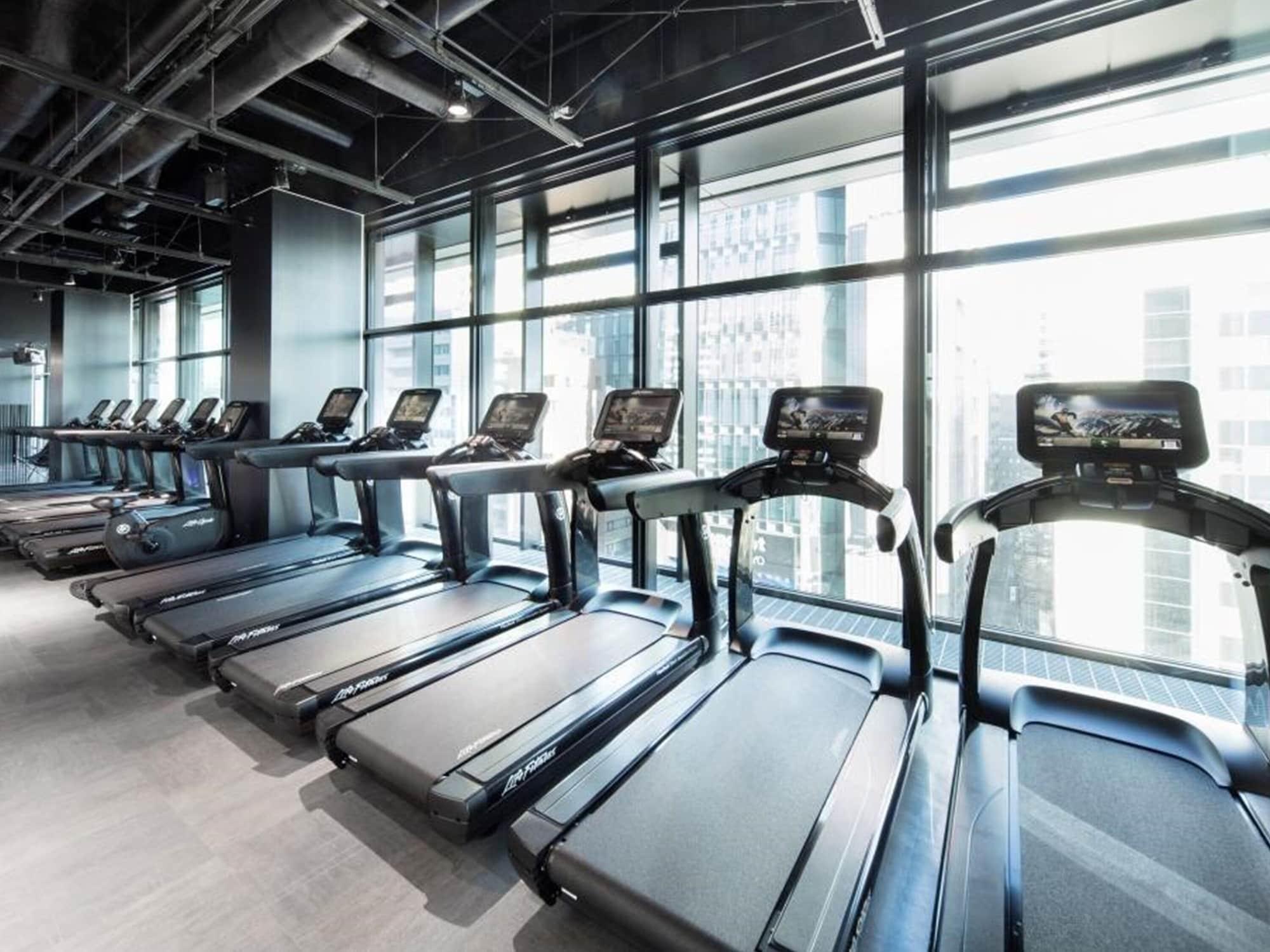 Hotel Oakwood Premier Präfektur Tokio Exterior foto The gym at the 1000m² sports and wellness centre