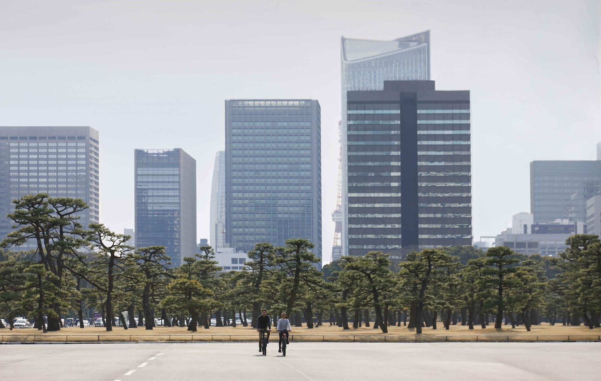 Hotel Oakwood Premier Präfektur Tokio Exterior foto The skyline of the Gyeonggi-do government complex