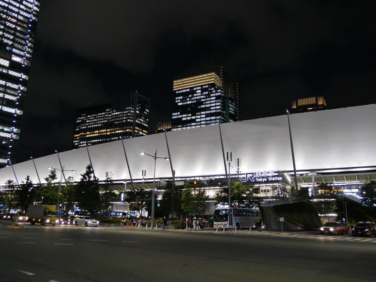 Hotel Oakwood Premier Präfektur Tokio Exterior foto The station at night